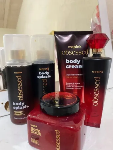O kit oficial com body Splash +body cream +body scrub