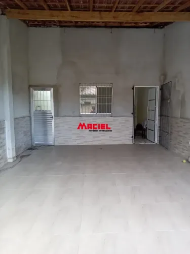 Oportunidade em Caraguá: Sua Casa de Praia com Sossego de Bairro Residencial!