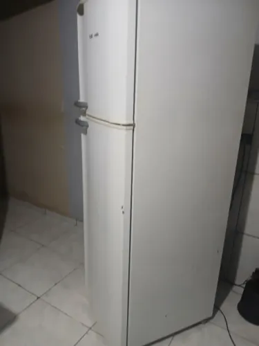 Vendo geladeira eletrolux 380litros