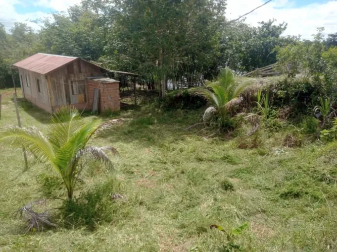 Vendo casa com terreno na beira do rio