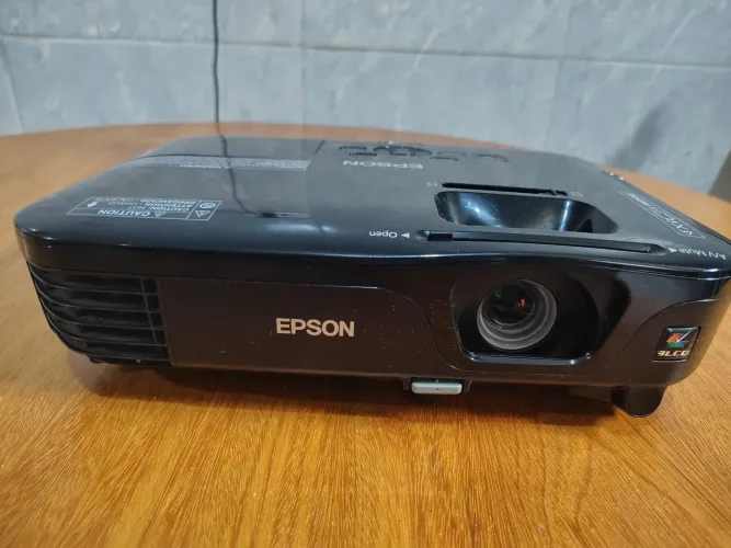 projetor multimídia Epson PowerLite S12+ (modelo H430A),