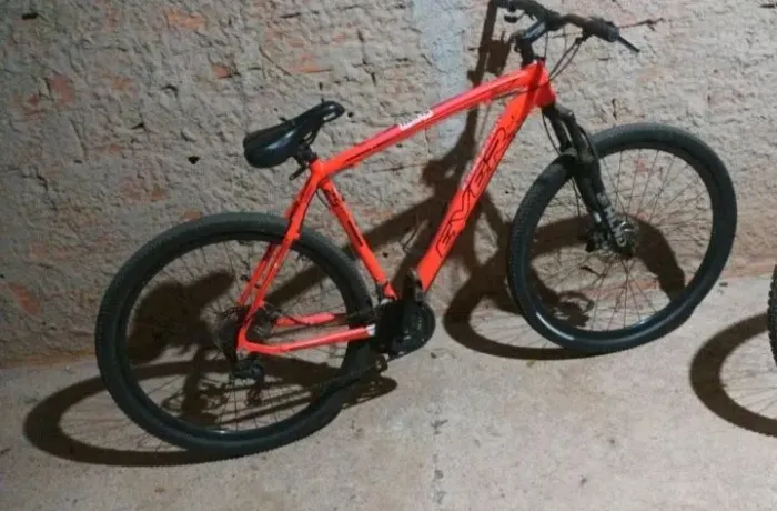 Vendo bicicleta marca EVER,modelo mountain Bikecor laranja,ato 29.Em excelente estado