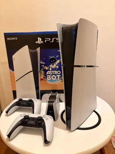 Playstation 5 - 1 TB + 2 Controles + Base Carregadora