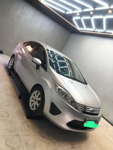 Ford Fiesta Sedan SE 1.6 16V Flex 4P 2011
