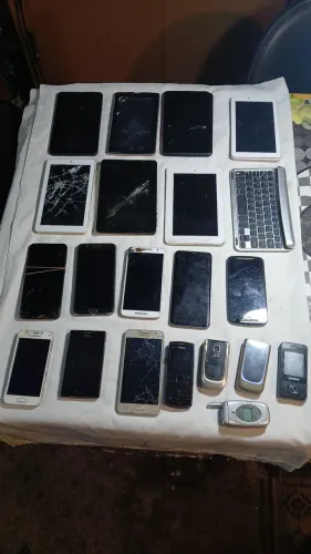 Lote de tablets e celulares para peças.