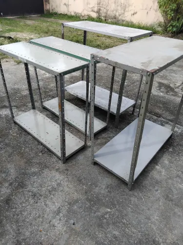 Estantes de Aço