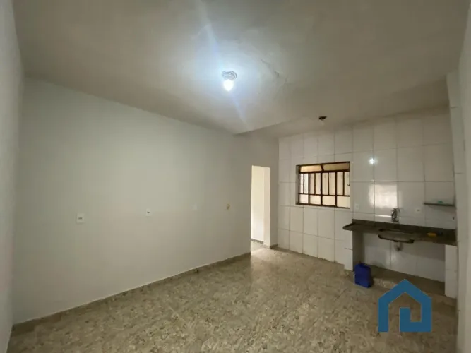 Aluga-se excelente casa no bairro Céu Azul