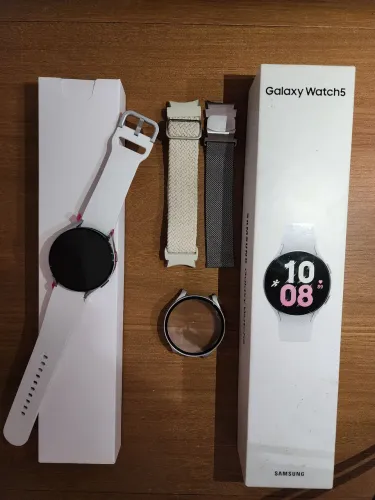 SMARTWATCH SAMSUNG GALAXY WATCH5 BT 44mm PRATA 16GB BLUETOOTH - NOVO + BRINDES!