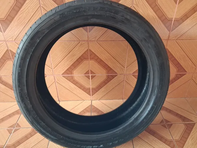 Vendo 01 pneu GOODYEAR 205/45 R18 bom para seu estepe.