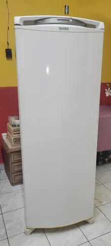 Geladeira bem conservada