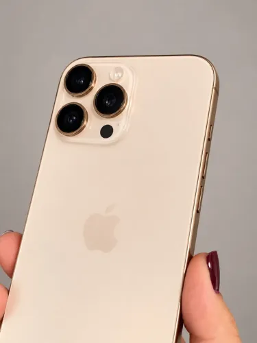 iPhone 16 PRO MAX filé 93% 