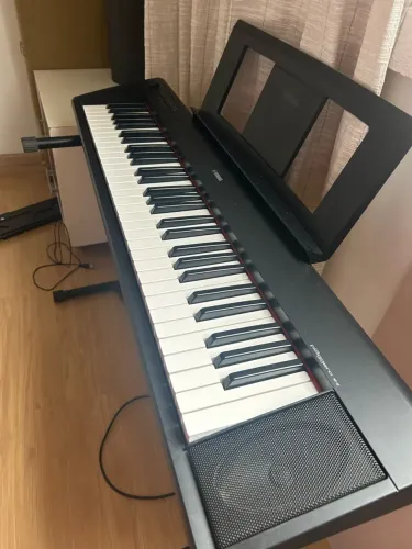 Teclado Digital Yamaha Piaggero Np 12 - 61 Teclas C/ Fonte, suporte, pedal e capa