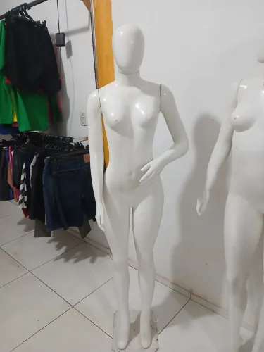 Manequim feminino