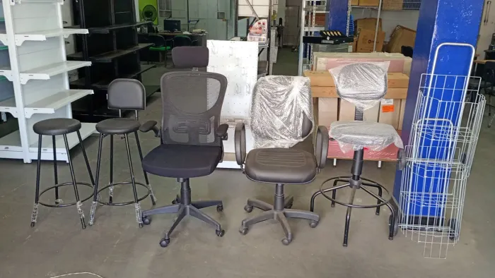 CADEIRAS DE ESCRITORIOS NOVA E NA LOJS CENTERACO ITAPUA *