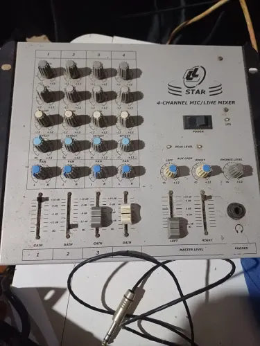 Mesa de som Star 4 canais