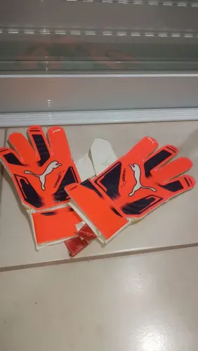 Luva de goleiro Puma tamanho 9