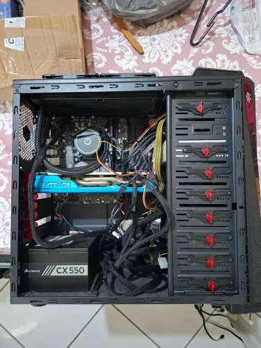 Pc gamer i5 12400f 16gb ram ddr4 rx 590 8gb