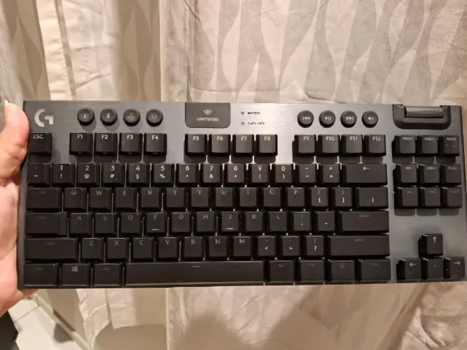 Teclado Gamer Logitech G915 TKL