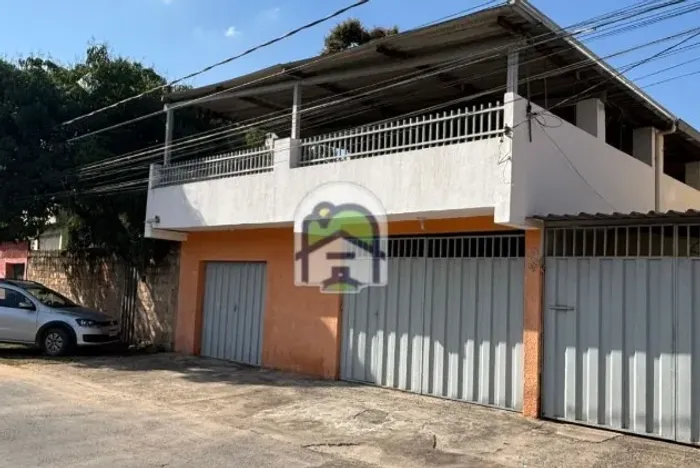 Casa Ampla 3 Quartos, 3 Barracoes nos Fundos Jd. Comerciários - Belo Horizonte