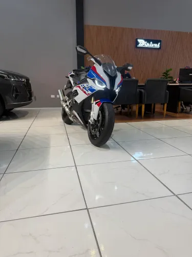 BMW com 5 mil km zera pra quem gosta de coisa boa