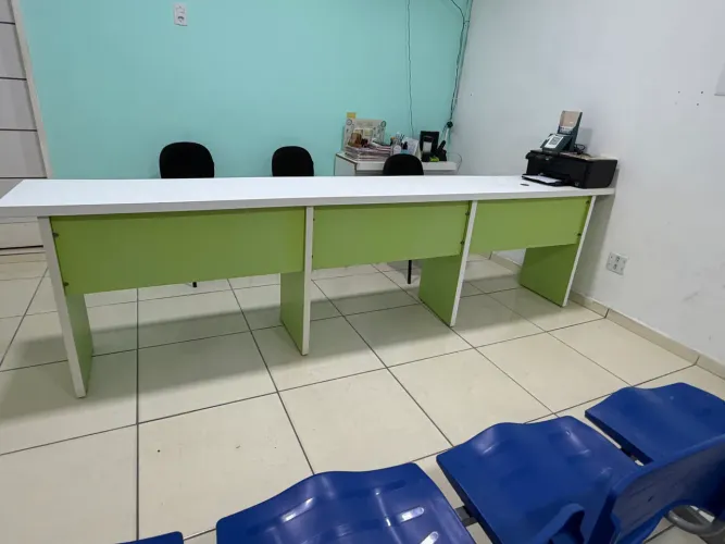 Vendo Balcão ótimo para recepção/ atendimento 