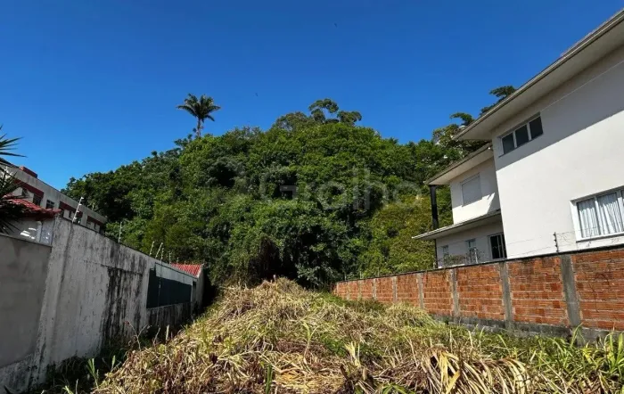 Terreno de 622.71m² no bairro Coqueiros