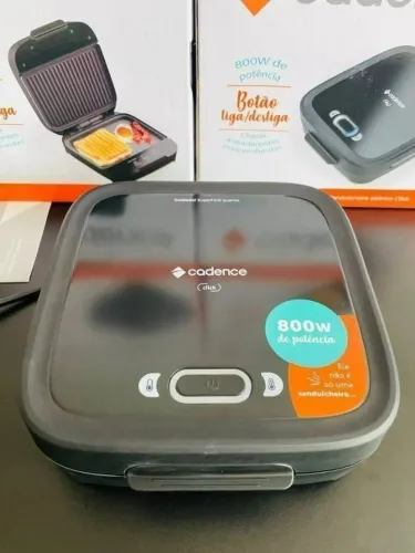 Sanduicheira Elétrica Cadence Click 750W - Preta Nova