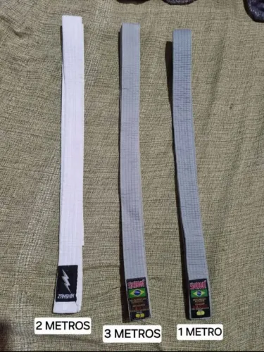 Faixas e equipamentos de karatê 