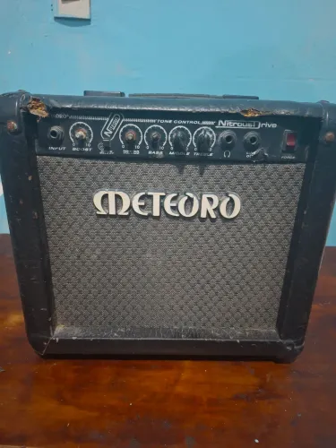 Amplificador para guitarra meteoro 30w