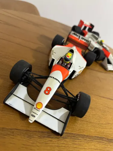 McLaren MP4/8 - Paul's Model Art / Minichamps (1/18)
