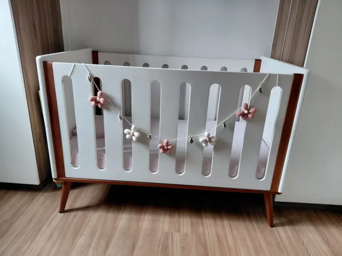 BERÇO RETRÔ COM COLCHÃO 