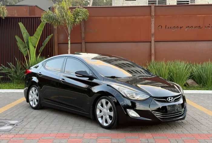 Hyundai Elantra GLS 1.8 16V Aut. 2013