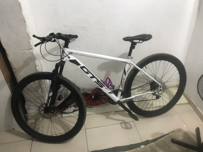 VENDO OU TROCO BICICLETA ARO 29 EM PERFEITO ESTADO SEMI NOVA