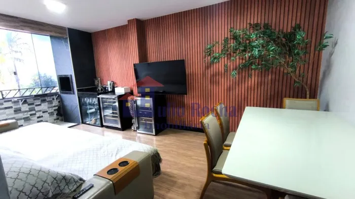 MARAVILHOSO APARTAMENTO REFORMADO COM 85m² DE ÁREA PRIVATIVA!