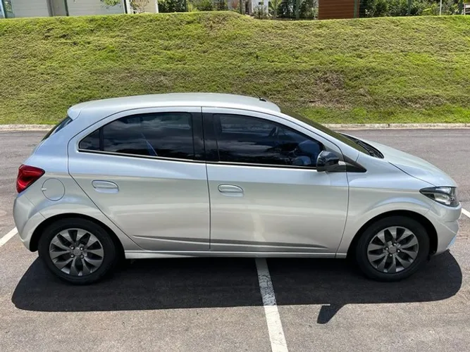 ALUGUEL de Carro Onix 2024 LT 1.0