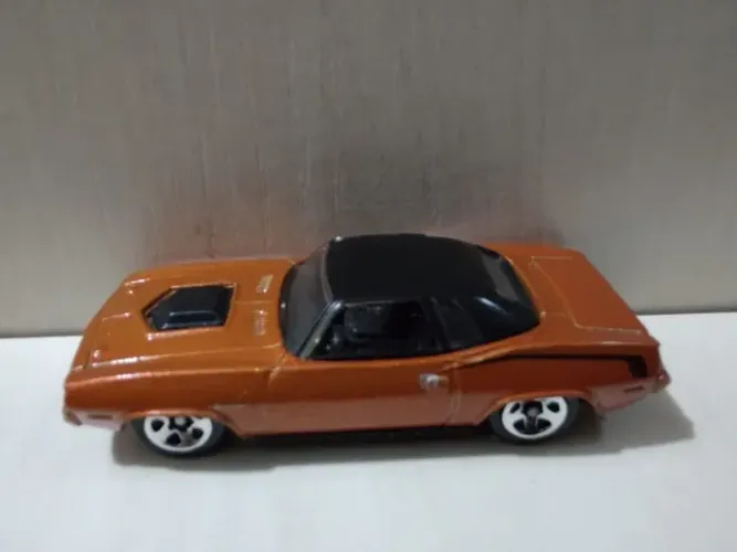 Hot Wheels Plymouth Barracuda 70 - Coleção 2006