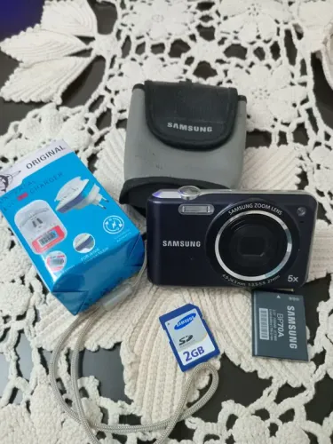 Câmera Digital Samsung ES70 com 12.2 megapixels azul marinho