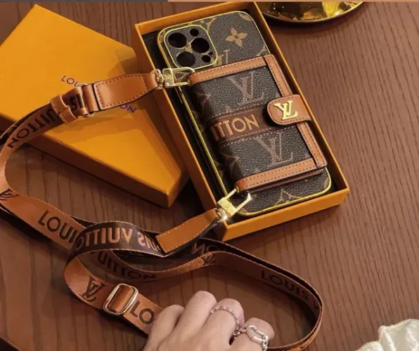 Capa para iphone 13 Louis viton