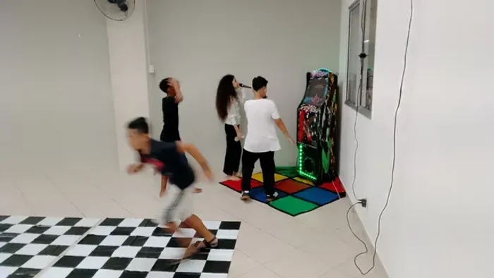 LOCAÇÃO DE BRINQUEDOS ANIVERSÁRIO CONFRATERNIZAÇÃO PORTA DE LOJA 