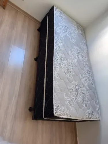 Cama solteiro com 10 cm de espuma já acoplado