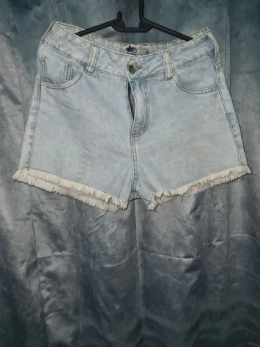 Short Jeans Desfiado tam. 40