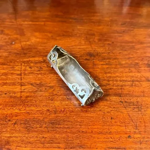 Antigo paliteiro no estilo Império em prata, Eberle.