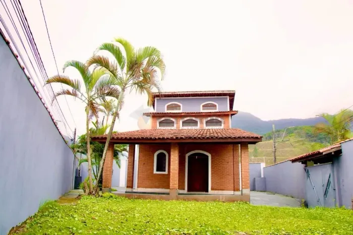 Sobrado com 3 dormitórios à venda, 140 m² por R$ 750.000,00 - Martim de Sá - Caraguatatuba