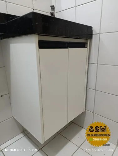 Armário de banheiro planejado branco