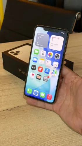 iPhone 11 Pro Max 256GB Gold - Saúde da bateria 100%! Com 90 dias de garantia! Até 12x