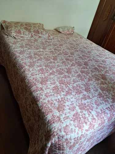 Cama suporte box , queen com colchão casal em perfeito estado