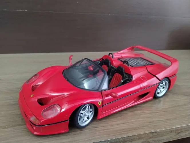 Miniatura Ferrari F50 1/18 Maisto