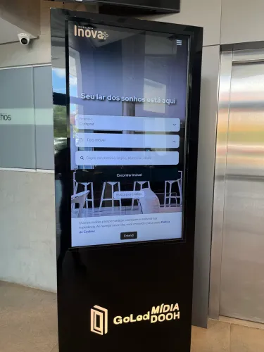 Totem de LED para publicidade 