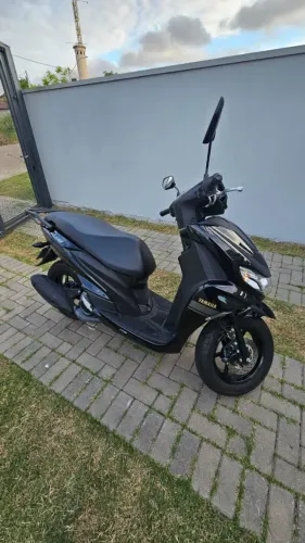 Yamaha Fluo 125 ABS 2023 - 1281km + 2 capacetes