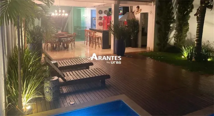 Sobrado com 300m² 4 quartos à venda no bairro Jardim Karaíba
